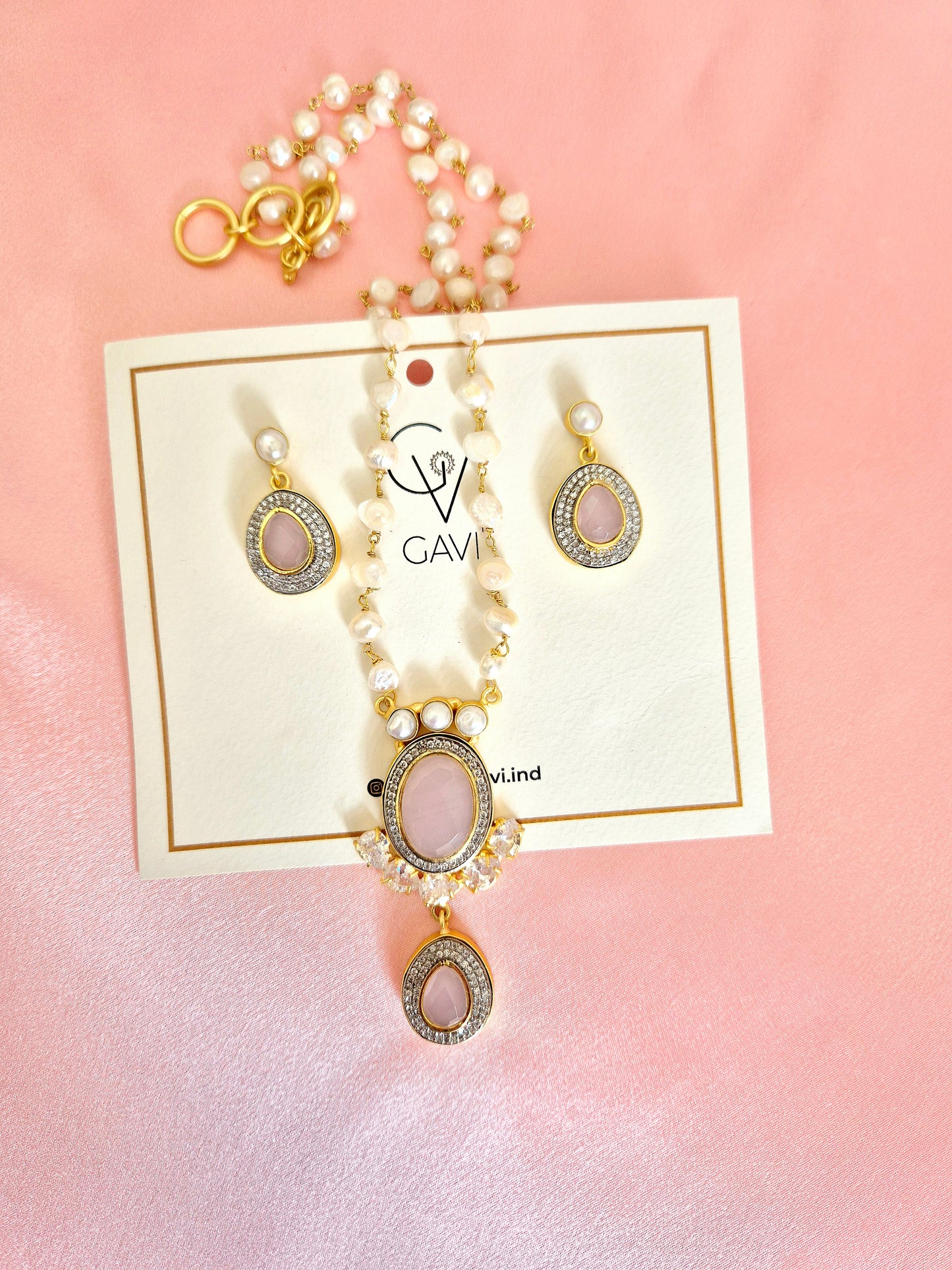 GAVI® Freshwater Pearls Bold Stone Necklace Set.