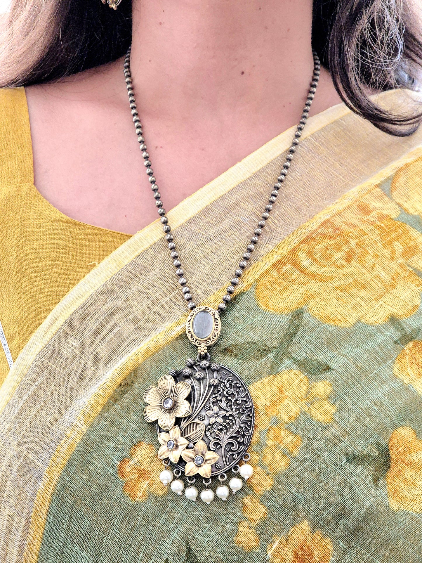 GAVI® Copper Alloy Flower Necklace Set.