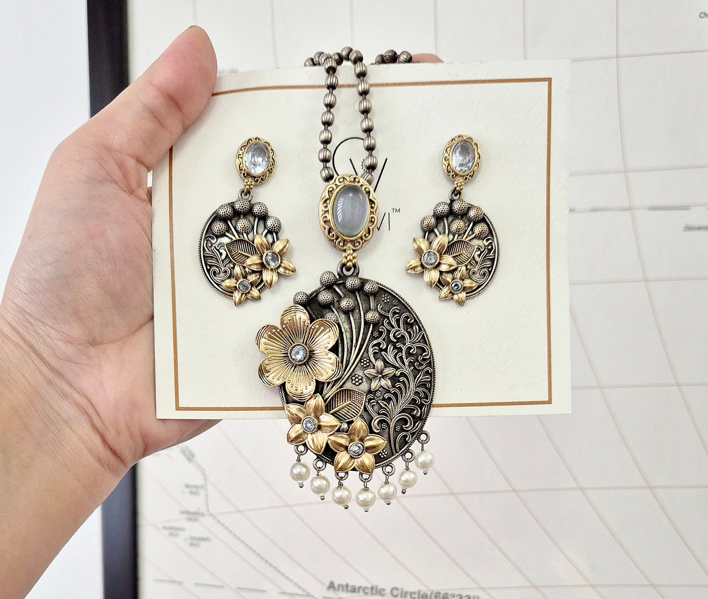 GAVI® Copper Alloy Flower Necklace Set.