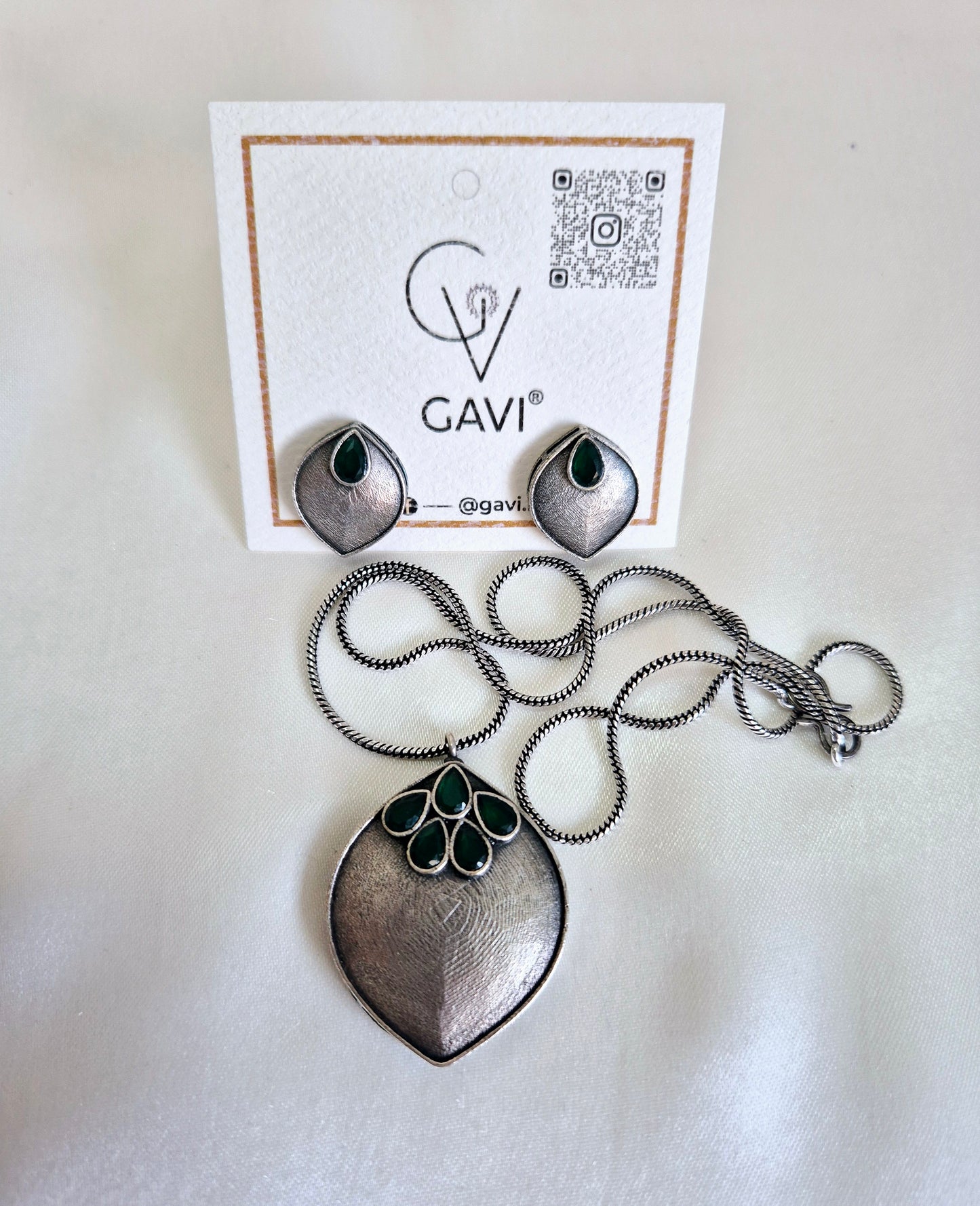 GAVI® Oxidized Green stone Necklace set