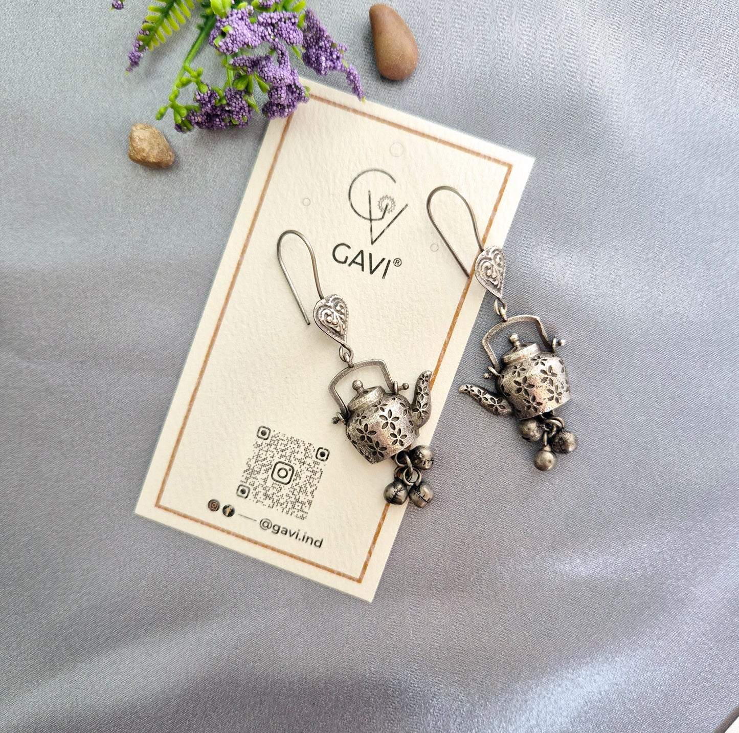 GAVI® Oxidized Kettle Dangler