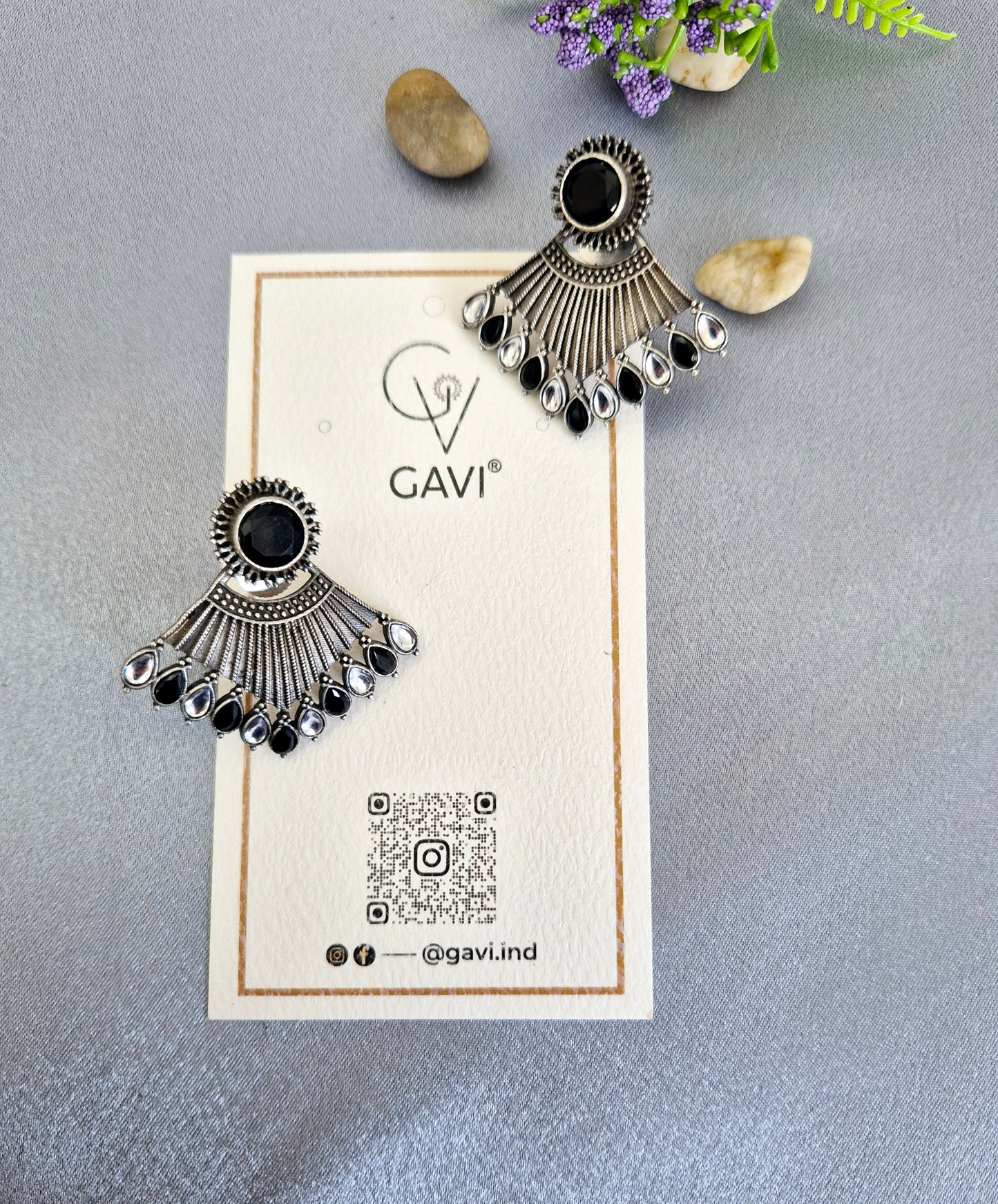 GAVI® Oxidized Black Stone Rhombus earrings