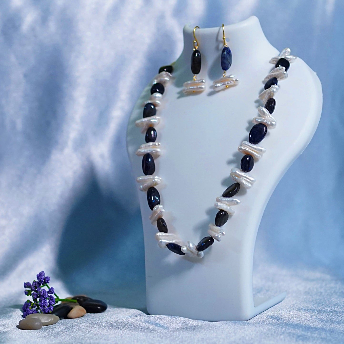 GAVI® Freshwater Pearls Mermaid Necklace Set.