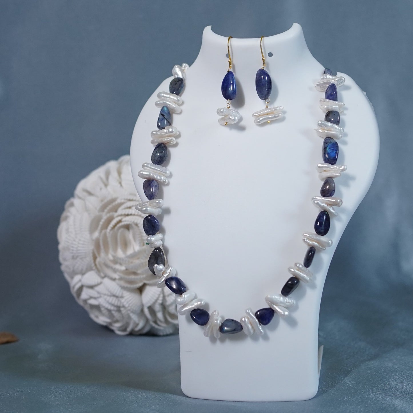 GAVI® Freshwater Pearls Mermaid Necklace Set.