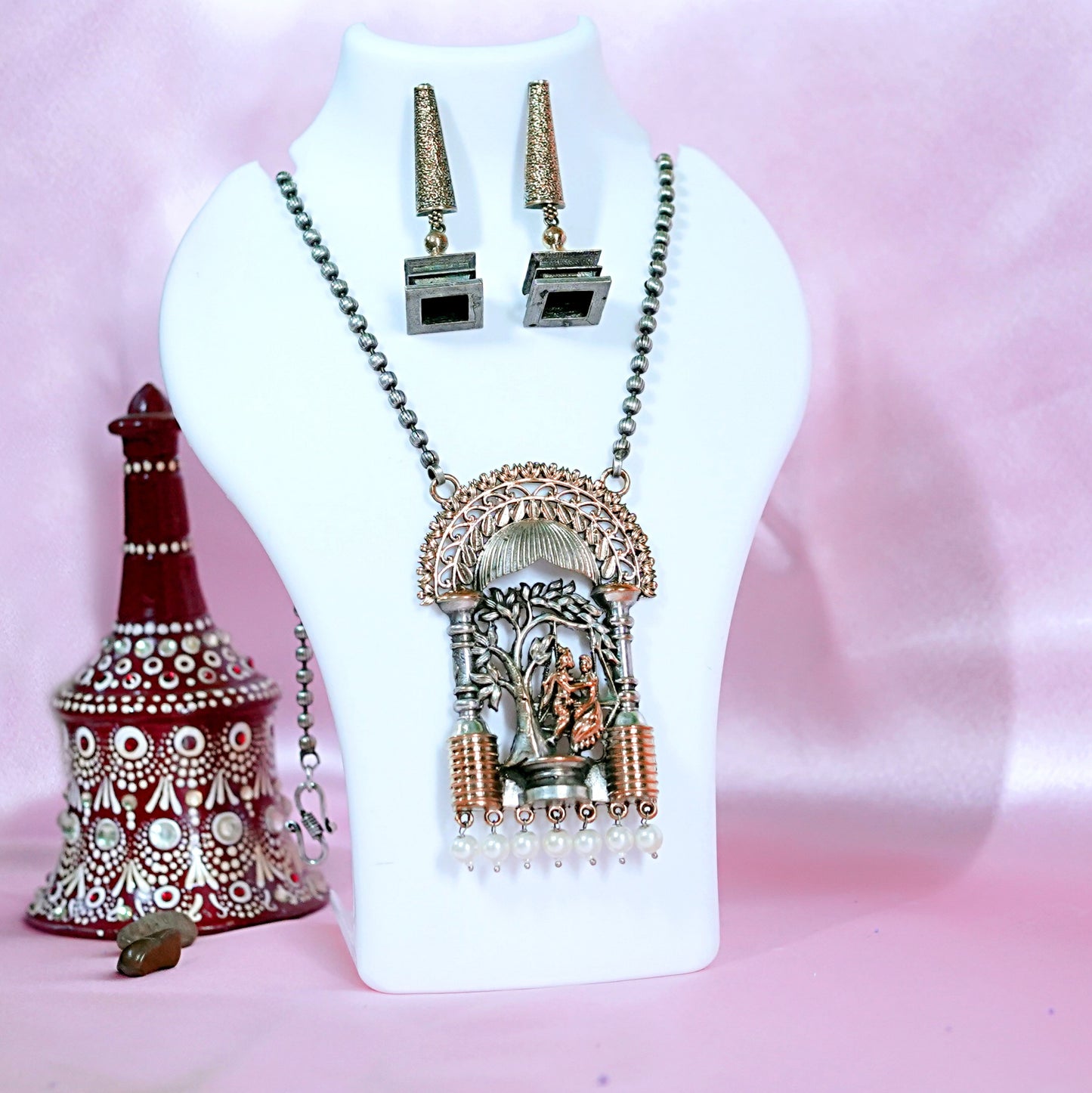 GAVI® Oxidized Necklace Set.