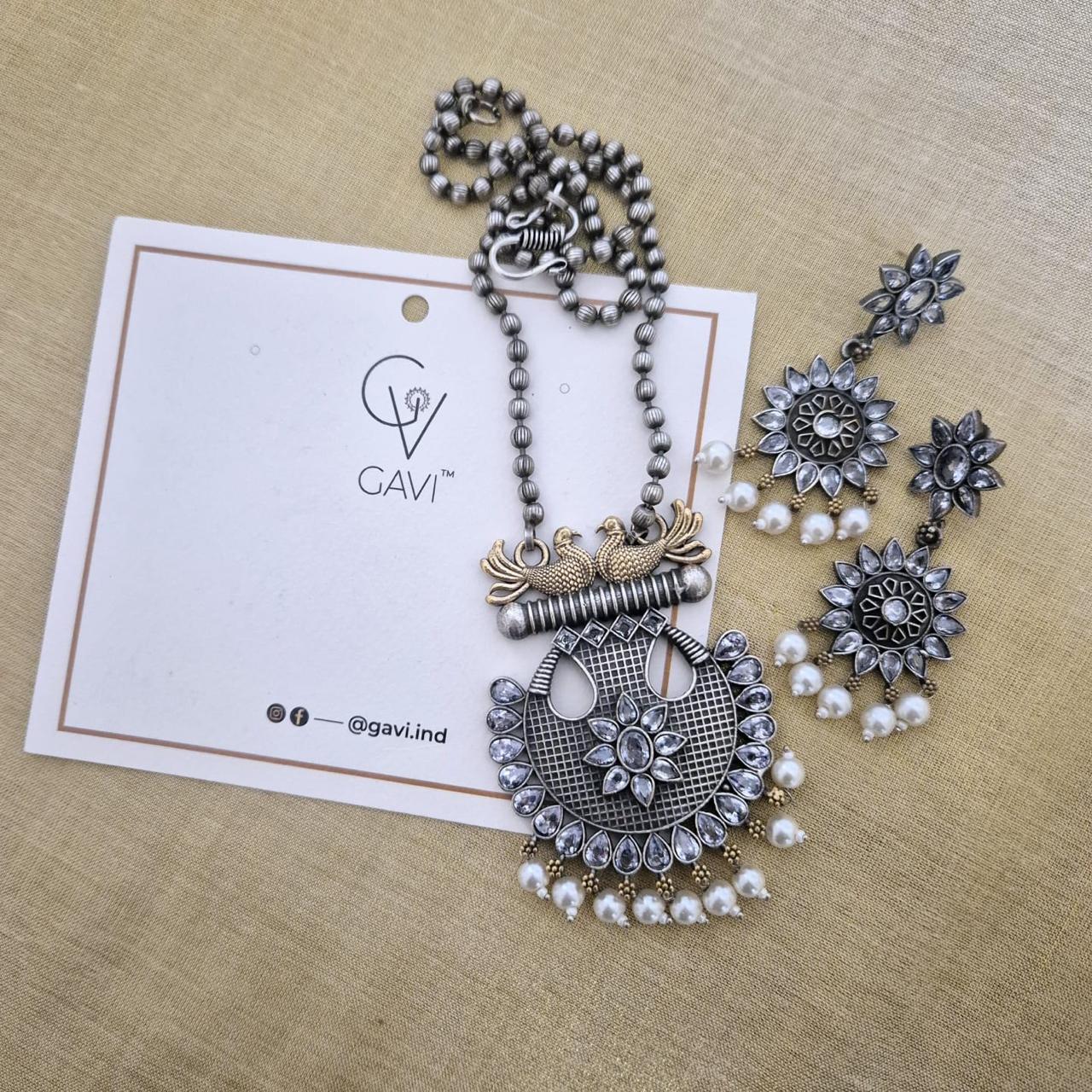 GAVI® Oxidized Green and White Necklace Set.