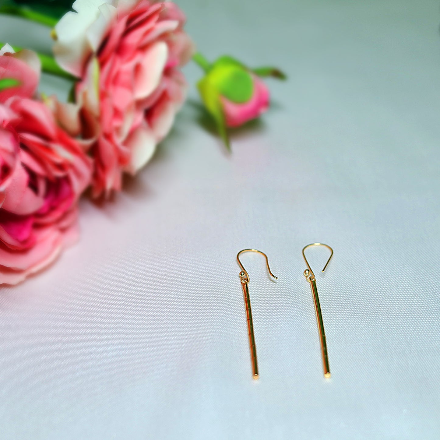 GAVI® Tasteful Charming Minimalistic Golden Earrings.