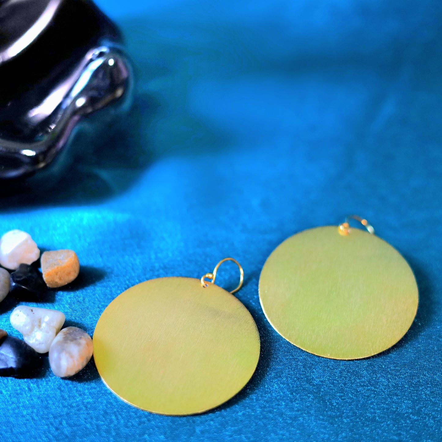 GAVI® Classic and Bold, Silver and Gold Disc Danglers to Strike a Pose.