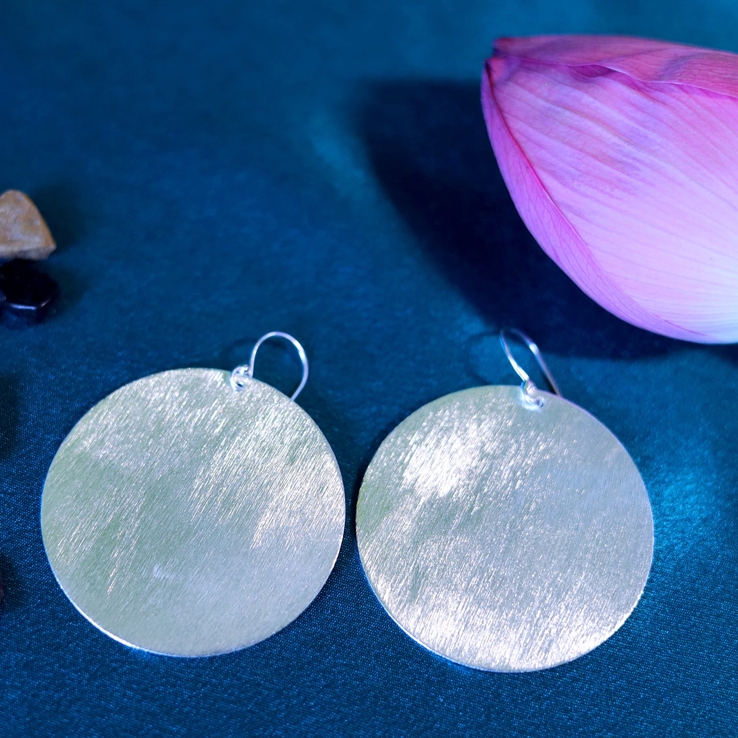 GAVI® Classic and Bold, Silver and Gold Disc Danglers to Strike a Pose.