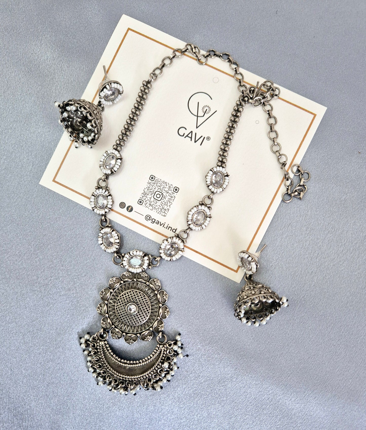 GAVI® Silver and White Oxidized Necklace Set.