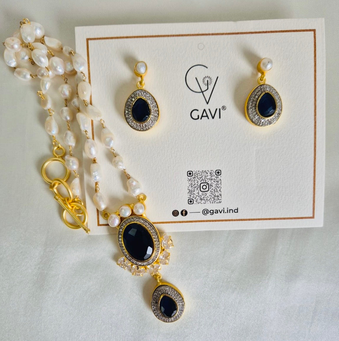 GAVI® Freshwater Pearls Bold Stone Necklace Set.