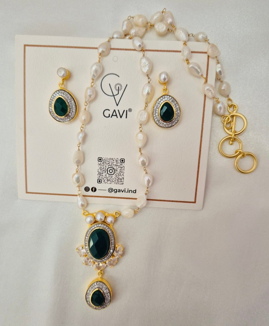 GAVI® Freshwater Pearls Bold Stone Necklace Set.