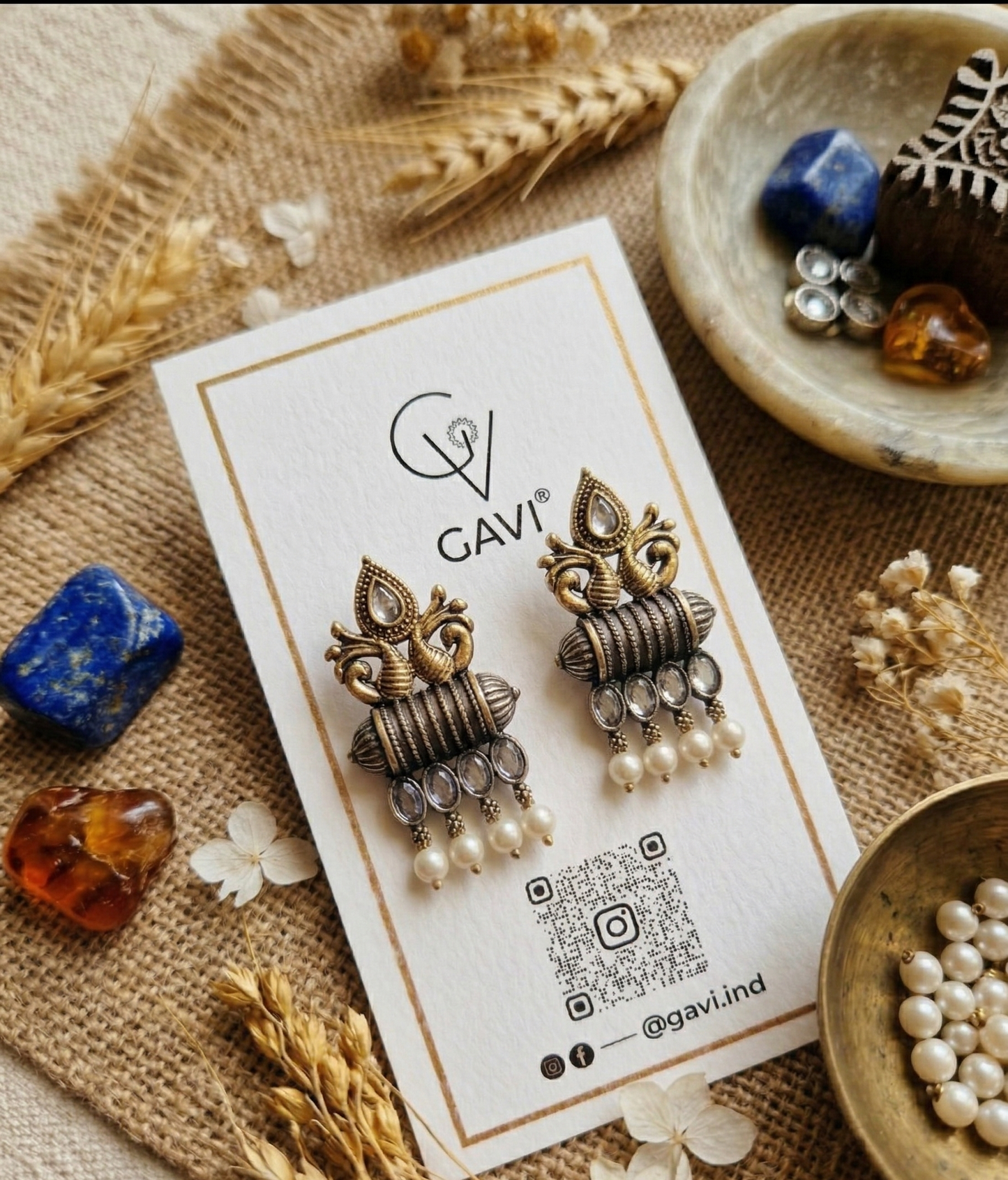GAVI® Refined Oxidized Studs for Everyday Elegance