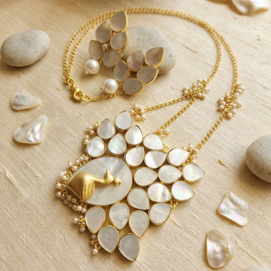 GAVI® Golden Aura Mother of Pearl Bird Motif Necklace Set